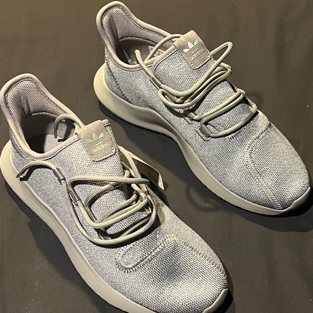Adidas grey sneakers with sliver threads